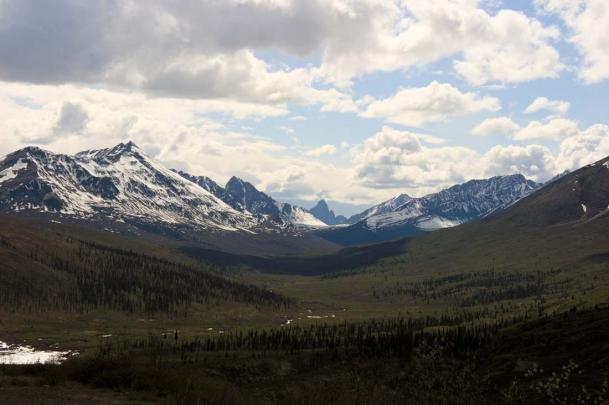 una vallata tra le Tombstone mountain