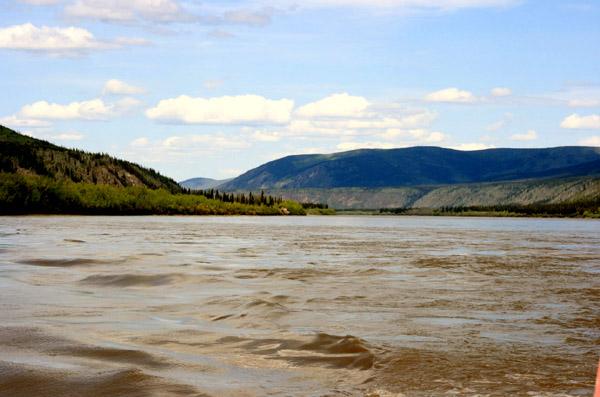 attraversamento dello yukon river nei pressi di Dawson city
