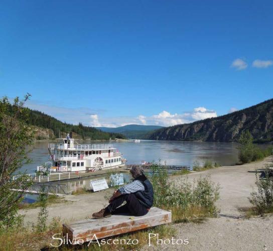 Riflessioni sullo yukon river a Dawson