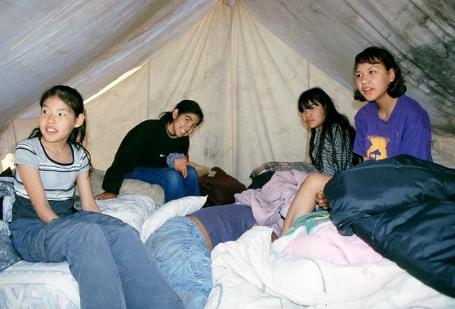 interno di una tenda di nativi