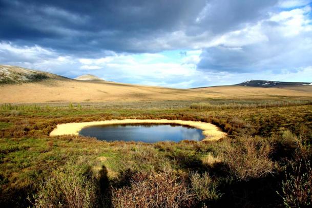 laghetto nella tundra nei pressi Eagle plain